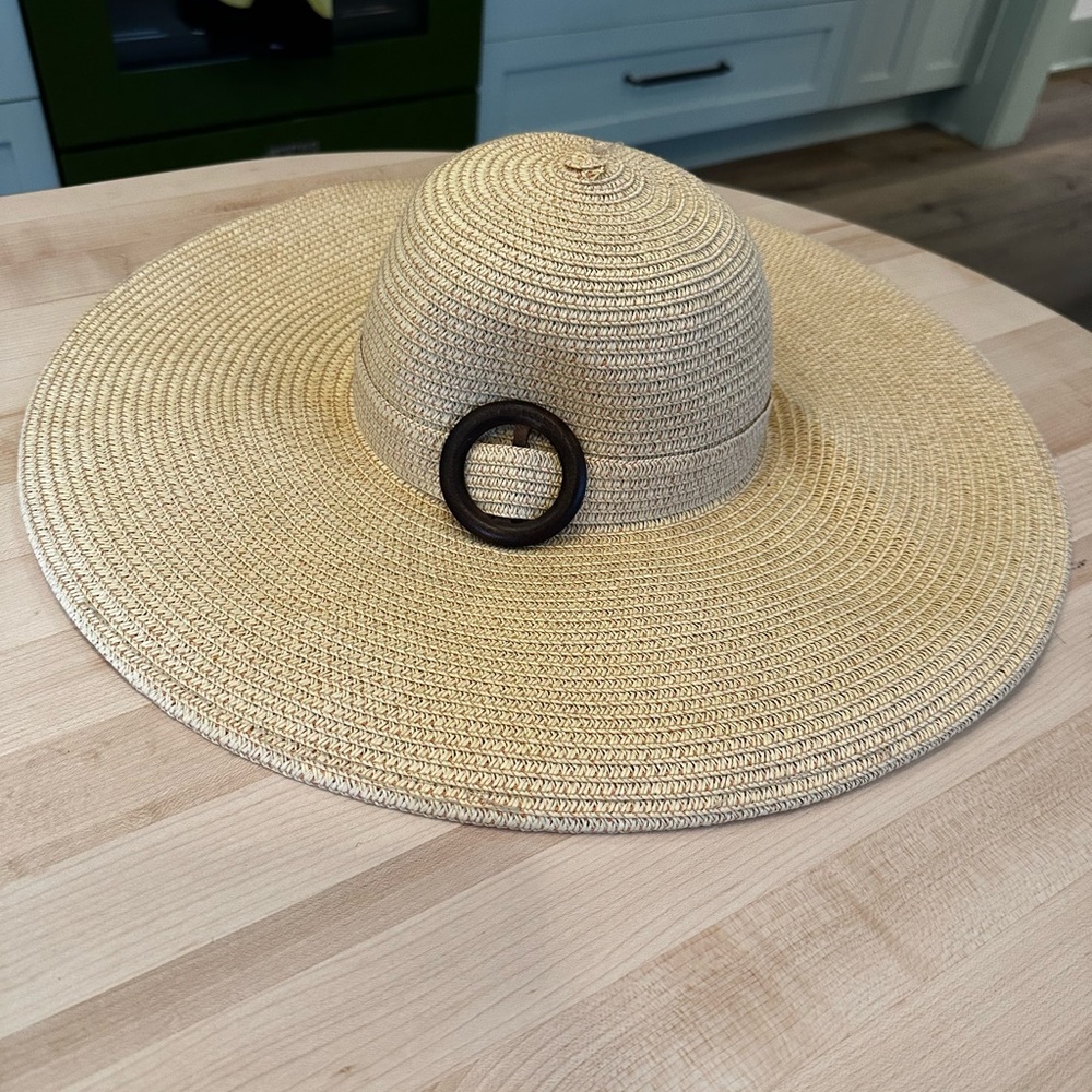 Milani Paper Hat. Designed in Italy